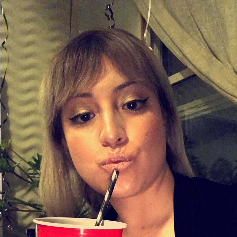 Meet your Posher, Alma